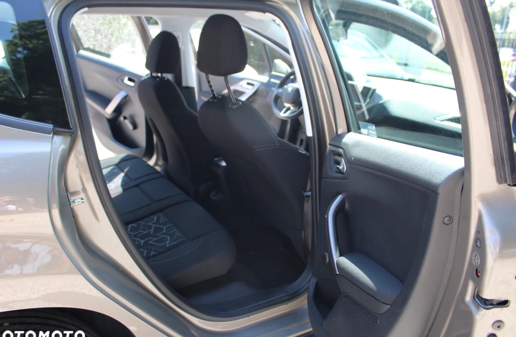 Peugeot 2008 cena 27700 przebieg: 139000, rok produkcji 2014 z Zgierz małe 11
